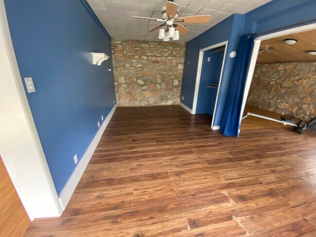 Building Photo - 1331 Hinch Dr