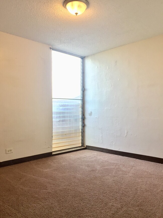 Building Photo - Pearlridge Sunset: 3 Bedroom, 1 Bath Condo...