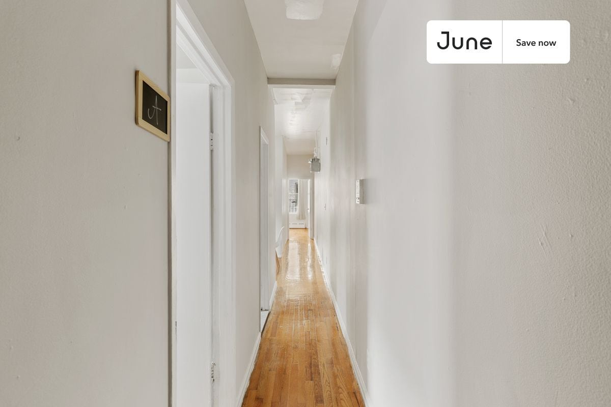 Building Photo - 211 W 109th St