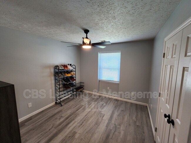Building Photo - 5126 Stonegate Dr