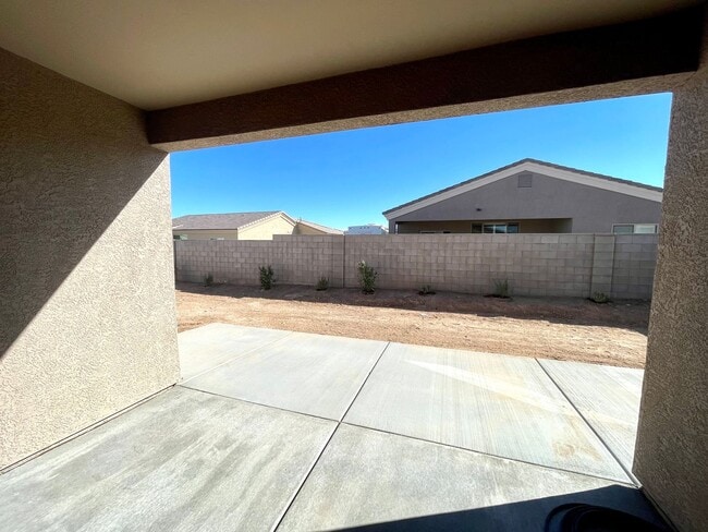 Building Photo - Beautiful 4 Bedroom Home in Kingman Crossing Community.