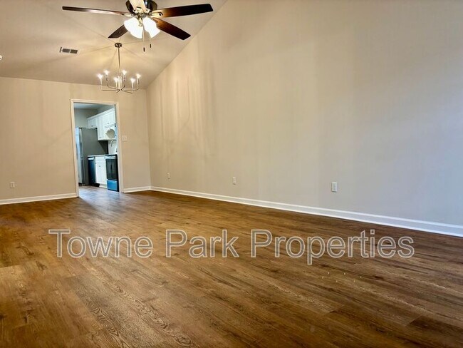 Building Photo - 327 Greendale Pl