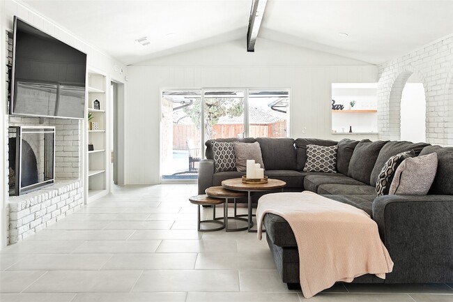 Building Photo - 2212 Parkhaven Dr