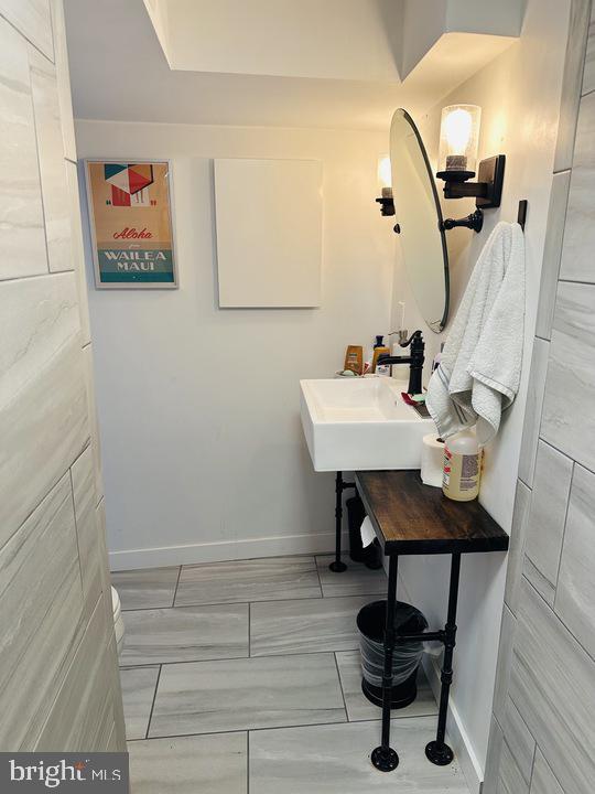 Building Photo - 1911 D St NE