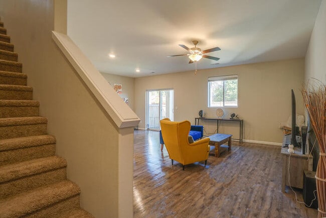 Building Photo - NEWER THREE BEDROOM IN ORCHARDS