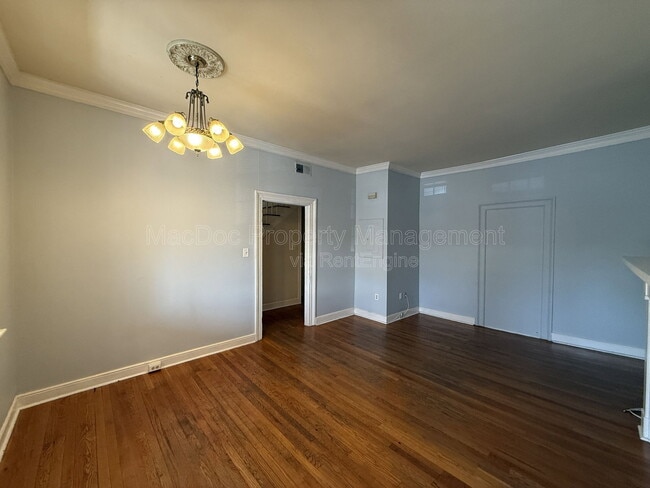 Building Photo - 604 Caroline St