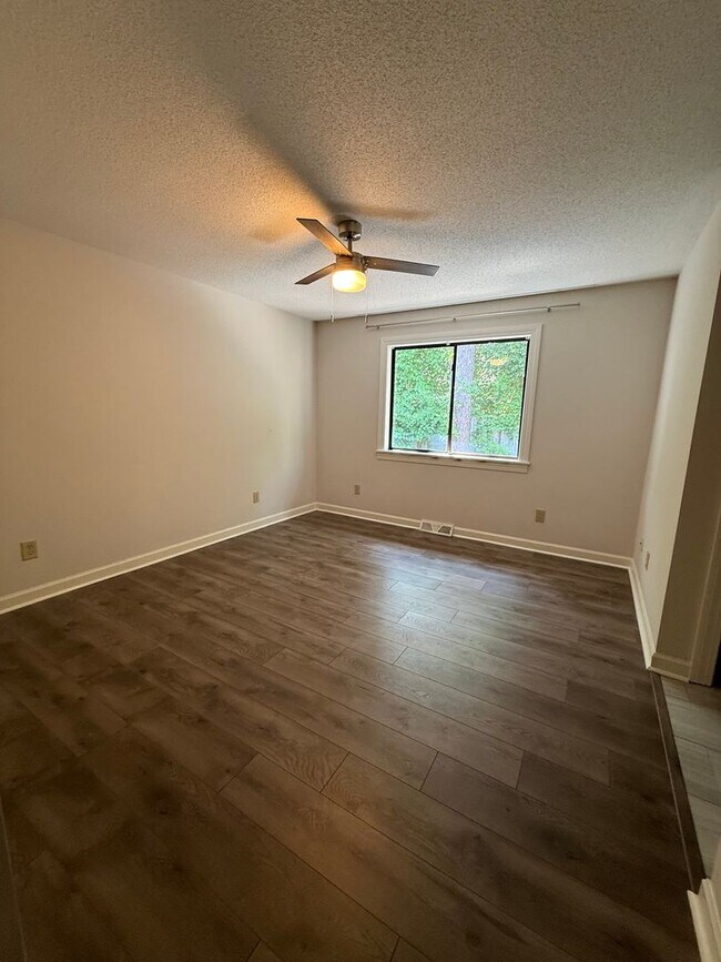 Building Photo - 4104 Cheney Pl