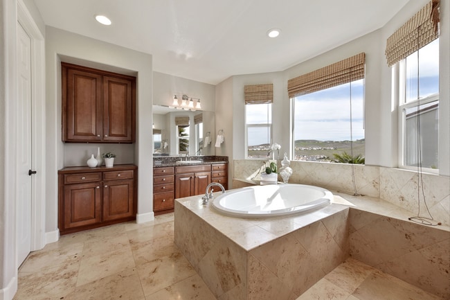 Building Photo - 4 Bed 5 Bath, Beautiful Home In Danville, With A Pool!