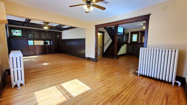 Building Photo - 2204 Emerson Ave S