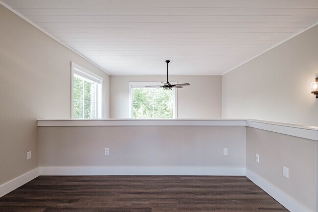 Building Photo - 11 Sunshine Cir
