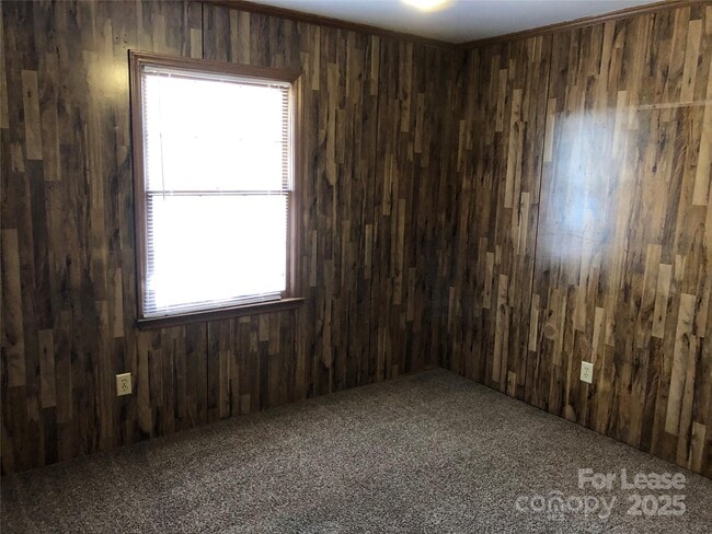 Building Photo - 355 Sunny Hill Dr