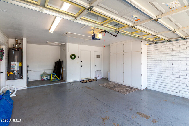 Building Photo - 2417 E Loyola Dr