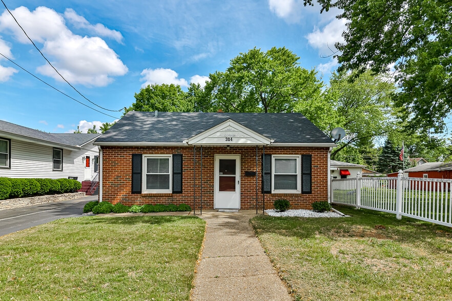 Primary Photo - 304 Merrill Ave