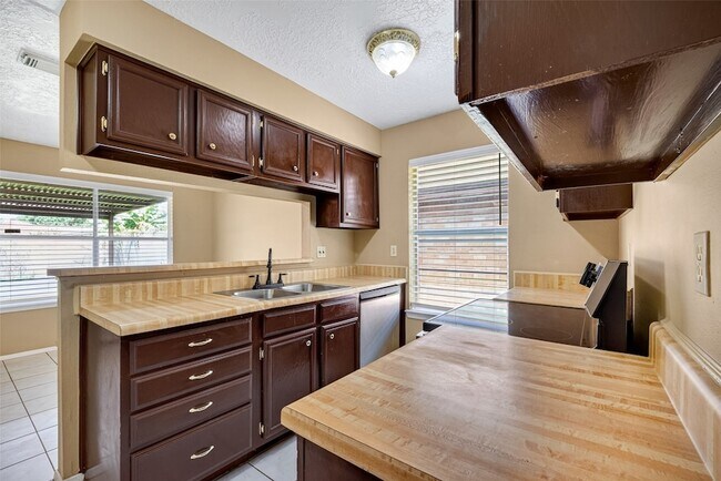 Building Photo - 1379 Wrotham Ln