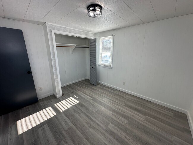 Building Photo - 5836 East Lane - Single Family ready for move in!