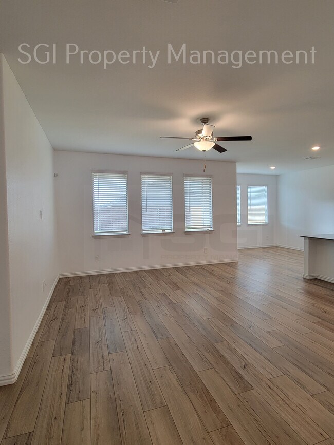 Building Photo - 3805 Thomas Plns Dr