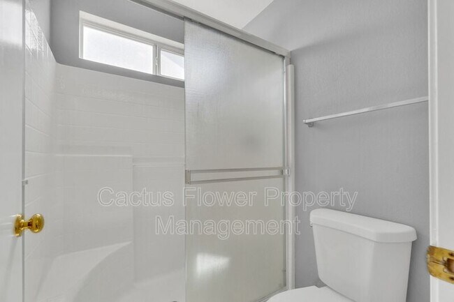 Building Photo - 2401 E Derringer Way