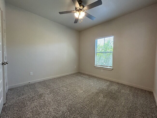 Building Photo - MOVE IN SPECIAL - Beautiful 3/2 Located Directly East Of Cooper East Elementary