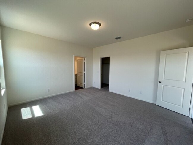 Building Photo - Super Nice One Story Home Near 1604 & Culebra....Move in as early as August 7, 2025