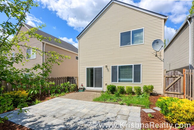 Building Photo - Charming 3 BD* 2.5 BA* Single Family Home ...