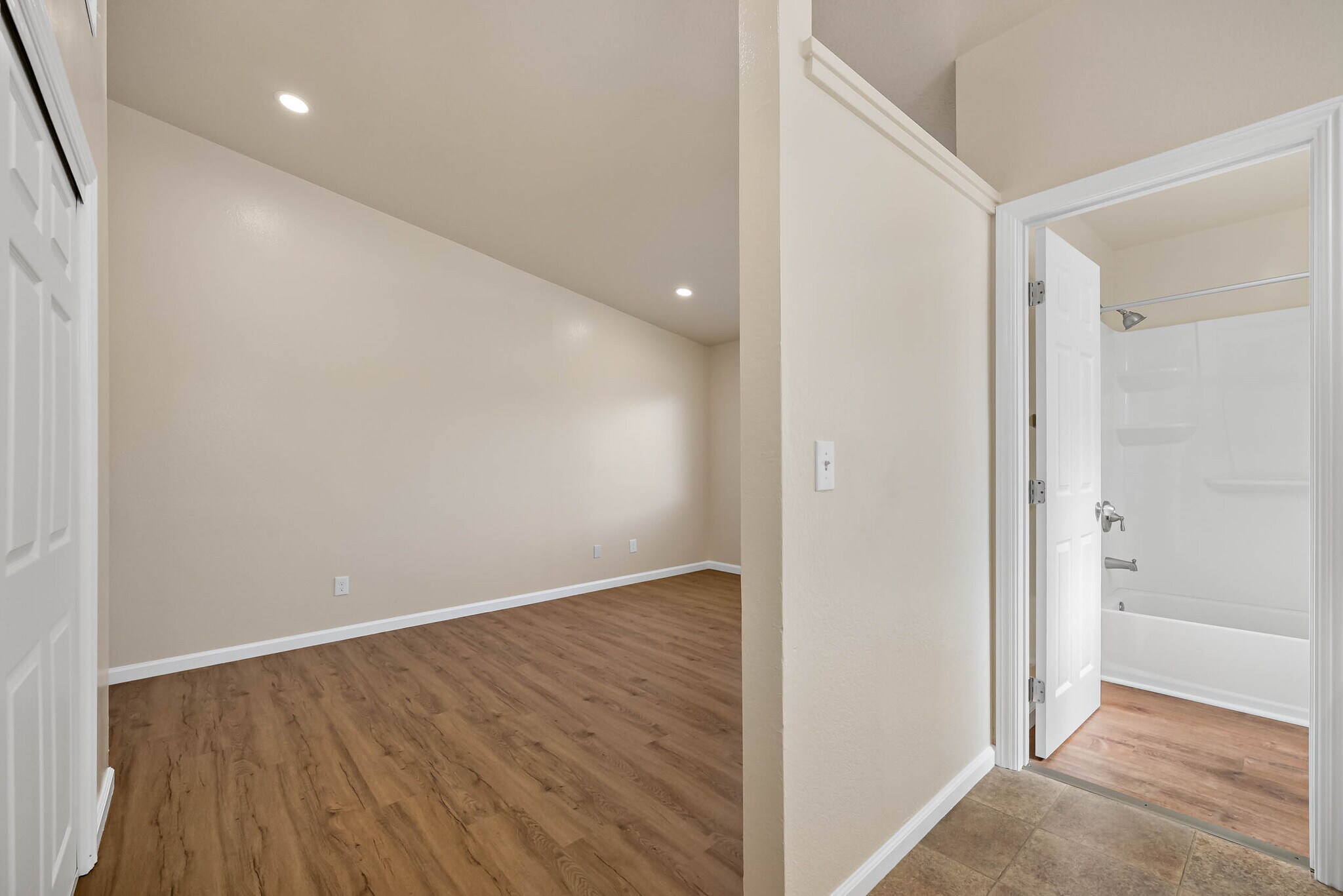 Building Photo - 1401 Prospect Way