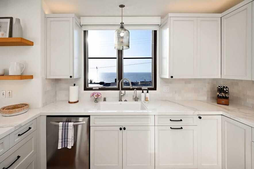 Building Photo - 319 33rd St