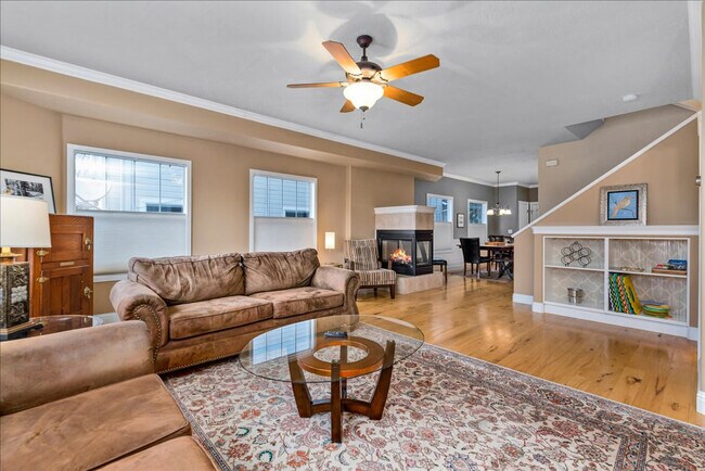 Primary Photo - 1433 E Hays St