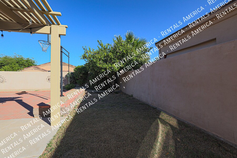 Building Photo - 2126 E Fawn Dr