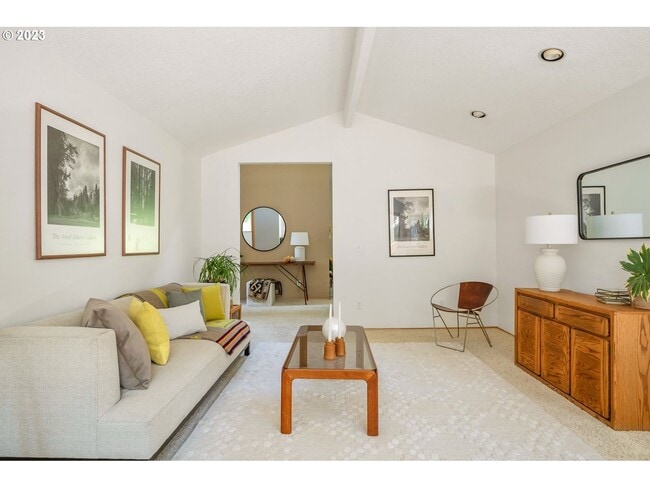 Building Photo - 2Bd/2Ba Second Floor Condo in SE with Washer & Dryer, 2 Car Dethatched Garage and a Serene Courty...