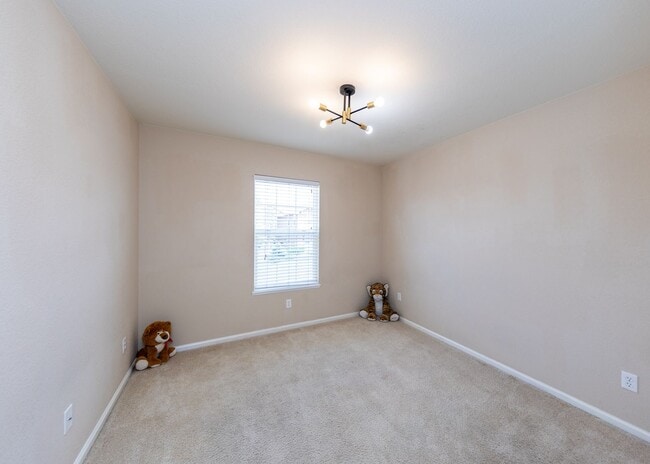 Building Photo - Charming 3 Bed, 2.5 bath in Northgate in D20