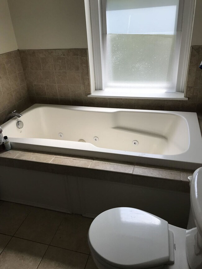 Building Photo - GROV2116