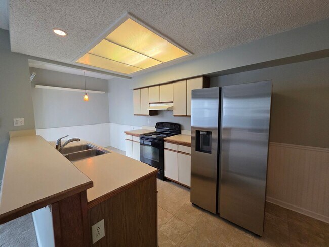 Building Photo - PEMBROKE CROSSING CONDOS