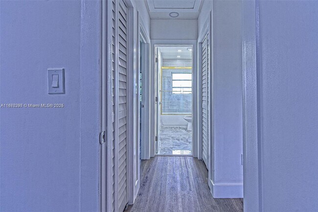 Building Photo - 372 W Dayton Cir