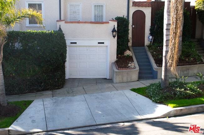 Building Photo - 1203 S Rimpau Blvd