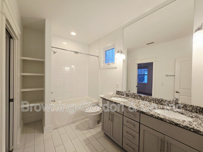 Building Photo - 6539 Thunderbird Dr