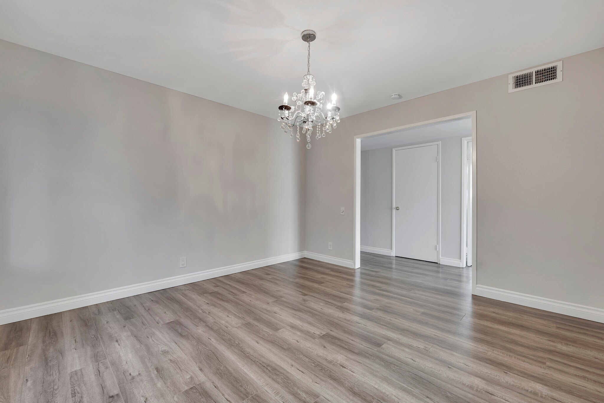 Chandelier in Formal Dining Room - 4352 Park Corona