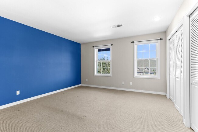Building Photo - 6143 S Virginia Ave