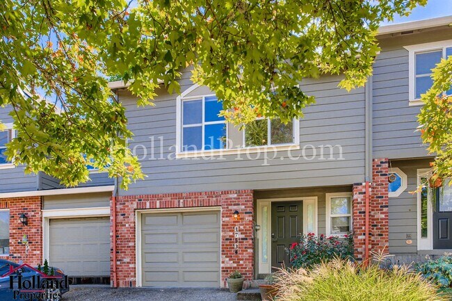 Building Photo - Elegant 3-Bedroom Home Steps from Nature