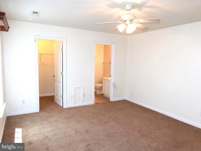 Building Photo - 8566 Kingsway Dr