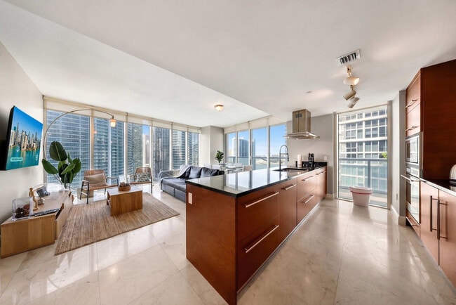 Building Photo - 485 Brickell Ave