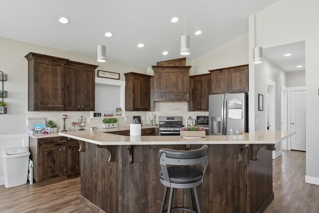 Building Photo - 6 bed; 3 bath single family home in Enoch