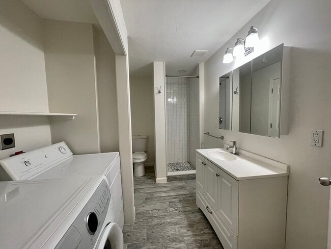 Building Photo - 196 Linwood Ave