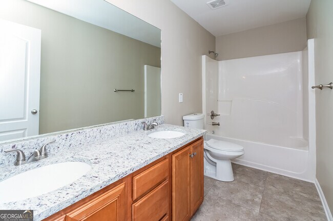 Building Photo - 2905 Hollow Trce