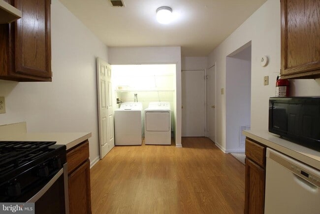 Building Photo - 30 Chicopee Dr