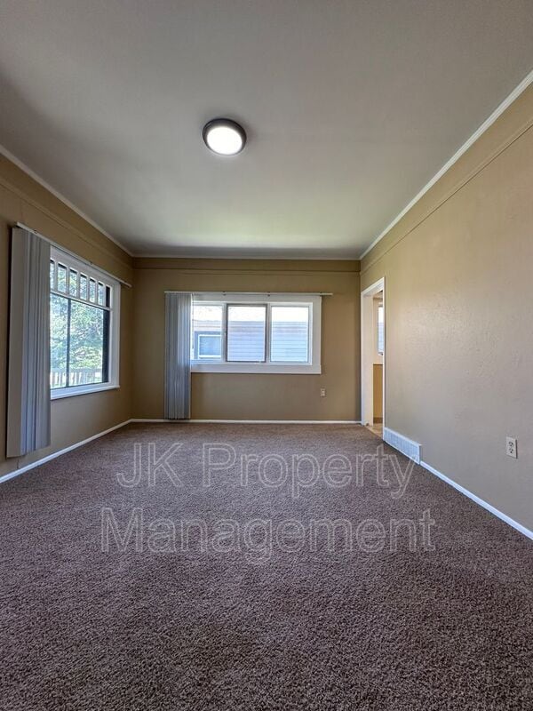 Building Photo - 2510 2nd Ave N