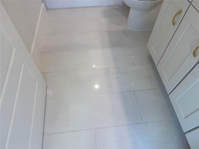 Building Photo - 798 TETBURY Lp