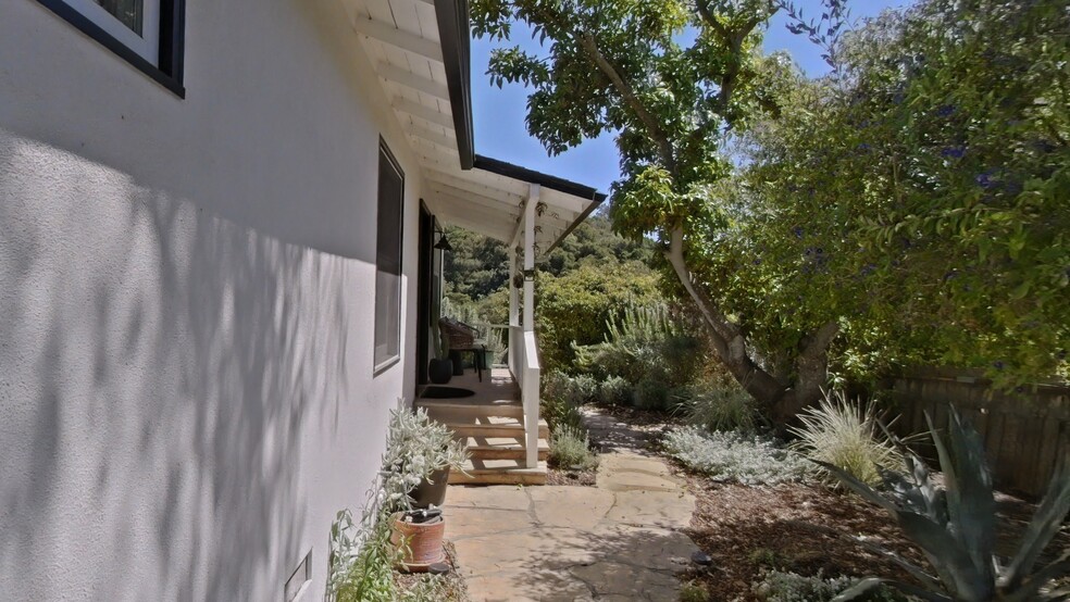 Front entry and yard - 1720 1/2 Calle Poniente