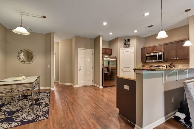 Building Photo - 3 Bedroom Townhouse