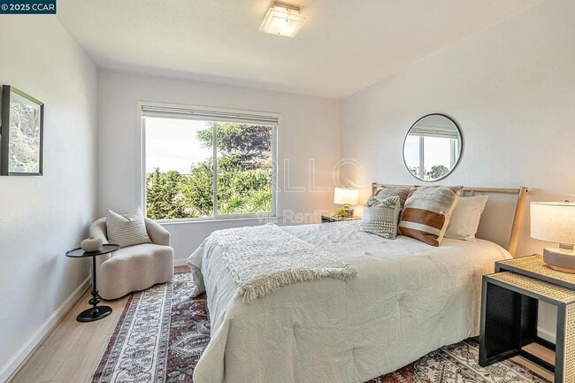 Building Photo - 233 Orange St