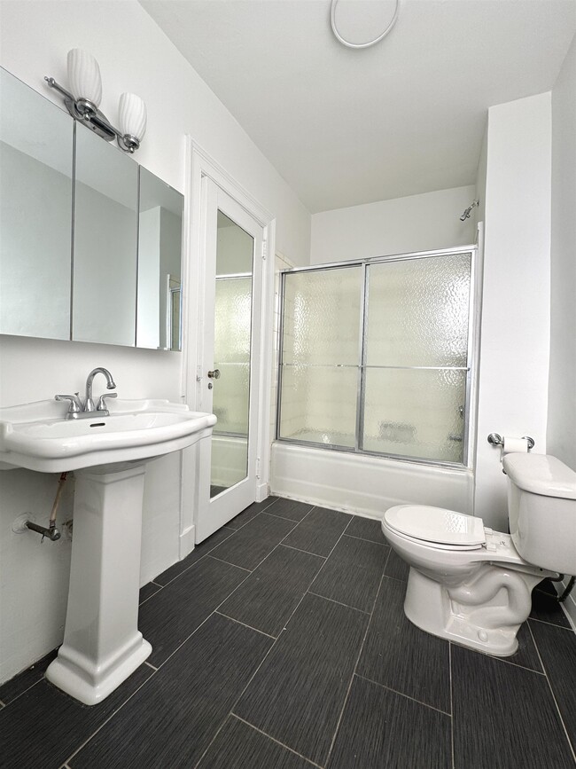 Building Photo - 2600 John F. Kennedy Blvd